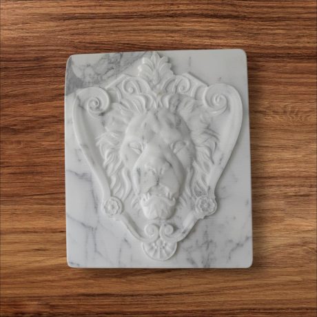 Bassorilievo Leone in Bianco Carrara