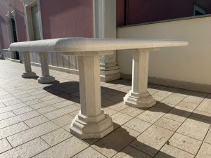 Colonne massello in pietra per tavolo da giardino